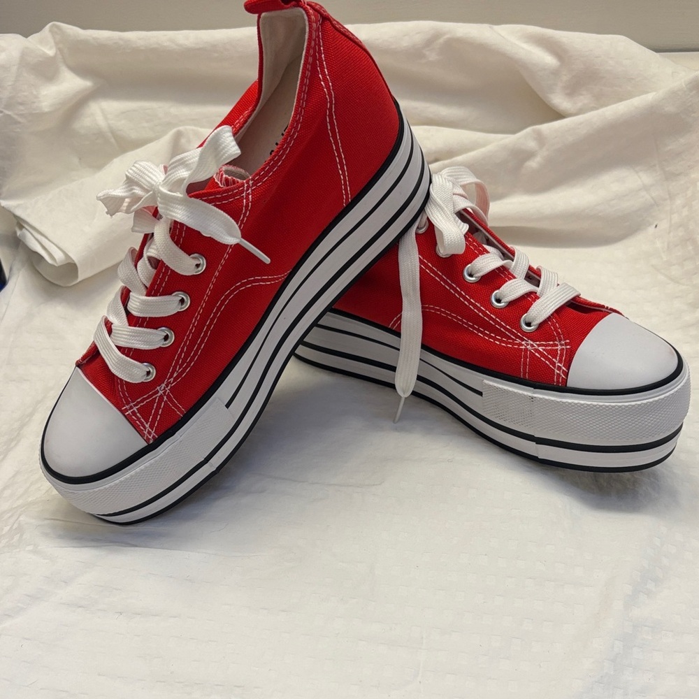 Refrase Women's Red Platform Sneakers